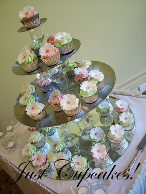 These cupcakes were for a wedding held at the Tatra Hut Mt Dandenong 