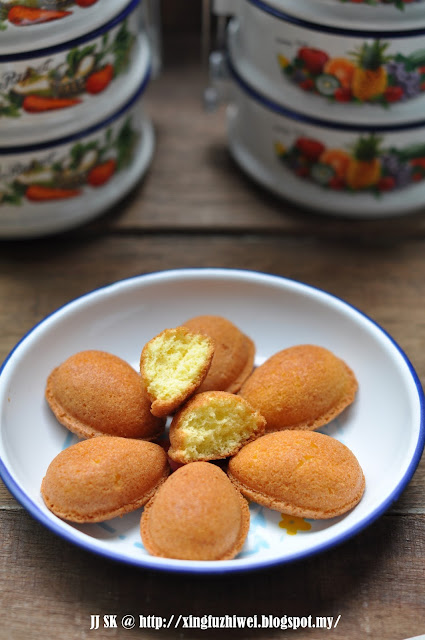 爱厨房的幸福之味: 香橙鸡蛋糕~~小粒（预烤面粉与粗糖）Orange Kuih Bahulu