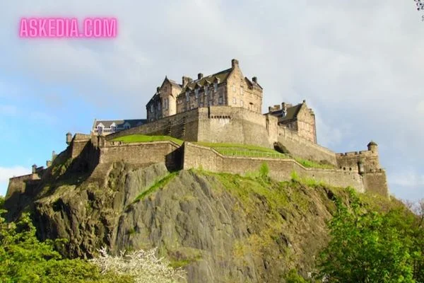 قلعة إدنبرة Edinburgh Castle - اسكتلندا ( هي قلعة تاريخية تقع في كاسل روك في إدنبرة باسكتلندا وهي واحدة من أكثر مناطق الجذب السياحي زيارة في اسكتلندا )