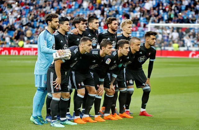 REAL CLUB CELTA DE VIGO. Temporada 2017-18. Sergio Álvarez, Roncaglia, Jozabed, Maxi Gómez, Sergi Gómez, Wass. Jonny, Lucas Boyé, Hugo Mallo, Stansilav Lobotka, Brais Méndez. REAL MADRID C. F. 6 REAL CLUB CELTA DE VIGO 0. 12/05/2018. Campeonato de Liga de 1ª División, jornada 37. Madrid, estadio Santiago Bernabeu: 56.474 espectadores. GOLES: 1-0: 13’, Bale. 2-0: 30’, Bale. 3-0: 32’, Isco. 4-0: 52’, Achraf. 5-0: 74’, Sergi Gómez, en propia puerta. 6-0: 81’, Kroos.