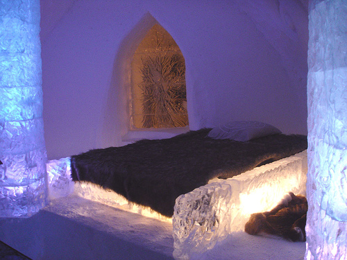 DORMITORIOS DE HIELO DEL QUEBEC ICE HOTEL BEDROOMS