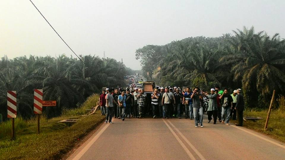 Norich Media 5 Gambar Ribuan Hadiri Pengebumian 