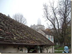 Sentier des amoureux clocher dans la brume