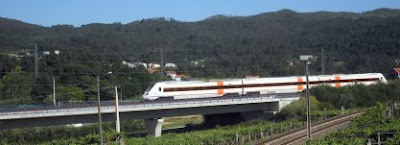 Fomento mantendrá la estación del campus y de A Portela para trenes convencionales