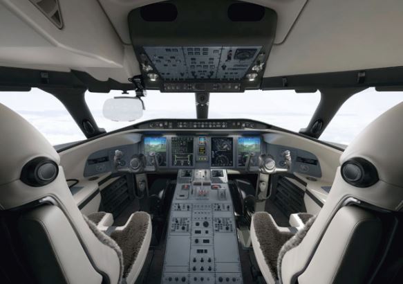 Bombardier Challenger 650 cockpit