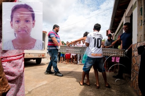 Jovem morta foi encontrada com blusa levantada, seios à mostra e de calcinha