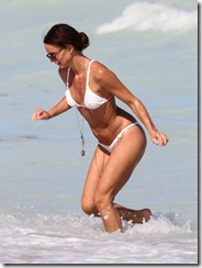 Gabrielle-Anwar-White-Bikini-Pictures-In-Miami-At-The-Beach-18