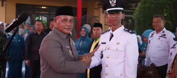 Bupati Lamsel Lantik Kepala Desa PAW di Desa Negara Ratu
