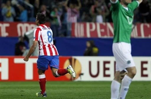 Atlético Madrid forward Eduardo Salvio celebrates after scoring against Hannover 96