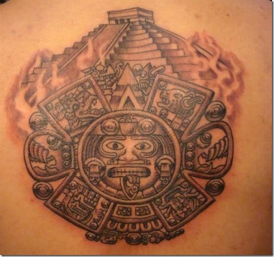 dos_aztque_pyramide_de_tatouage