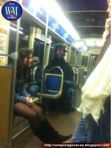 FLAGRANTE - QUE PORRA É ESSA NO METRÔ(int)