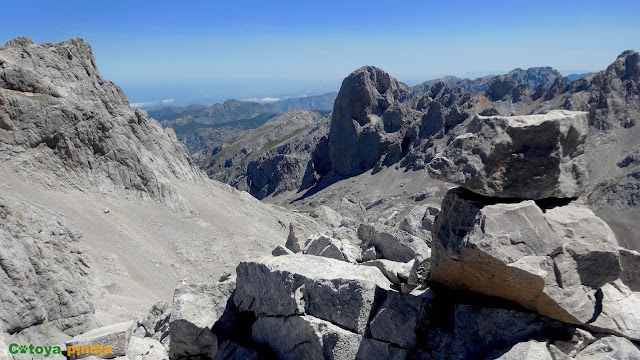 Ruta a Torre Bermeja, Coello, Tiro del Oso y Boada desde el Refugio de Cabrones en Macizo Central de Picos de Europa