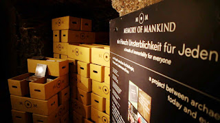 El interior de la mina Hallstatt con las cajas del proyecto MOM