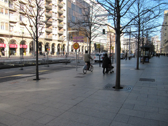 Las bicicletas no podrán circular por las aceras en Zaragoza