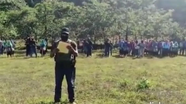 Video: Con 20 Sicarios de medio pelo fuertemente armados aparece nuevo grupo en Pantelhó, Chiapas para enfrentar a Los Machetes