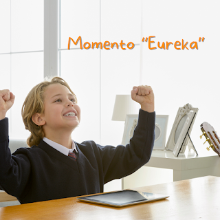 Niño celebrando su momento "Eureka"