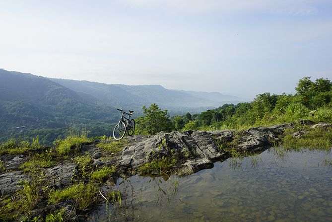 Memotret sepeda dari sudt yang lainnya di Bukit Batang