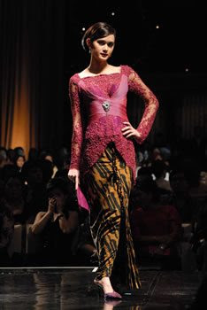 kebaya modern 2011 Wisuda