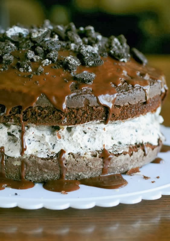 http://dineanddish.net/2009/04/standing-ovation-recipe-chocolate-covered-oreo-cookie-cake/