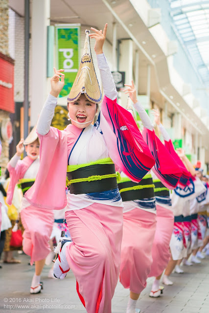 天翔連、高円寺パル商店街での流し踊り、女踊りの写真 1