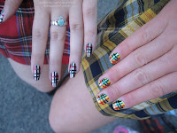 Plaid nails