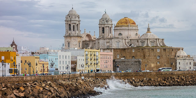 Catedral de la Santa Cruz de Cádiz. De Solundir CC BY-SA 3.0