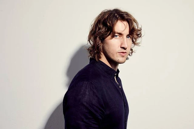 Australian singer songwriter, Dean Lewis starts UK Tour Today