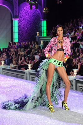 Lais-Ribeiro-victoria's-secret-fashion-show-1