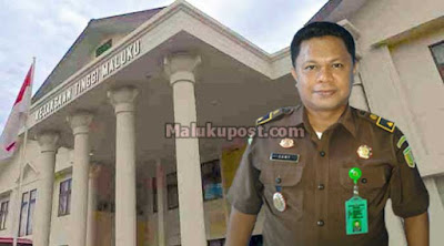 Ambon, Malukupost.com - Jaksa penuntut umum (JPU) Kejaksaan Tinggi Maluku melimpahkan Berkas Acara Pemeriksaan (BAP) empat tersangka kasus dugaan korupsi dana proyek reklamasi pantai (Water Front City-WFC) di Namlea, Kabupaten Buru ke panitera pengadilan Tipikor Ambon. "Benar hari ini penuntut umum telah melimpahkan perkara dugaan tipikor penyalahgunaan anggaran pembangunan WFC Namlea tahap I tahun anggaran 2015 dan tahap II tahun anggaran 2016 ke Pengadilan Tipikor Pengadilan Negeri Ambon," kata Kasie Penkum dan Humas Kejati setempat, Samy Sapulete di Ambon, Senin (1/7).