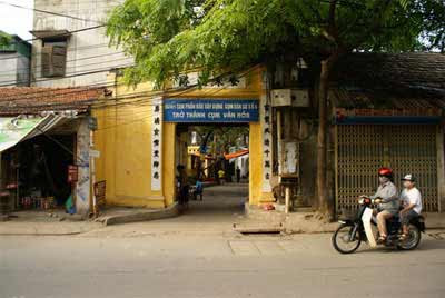 The street have many villages gate of Hanoi