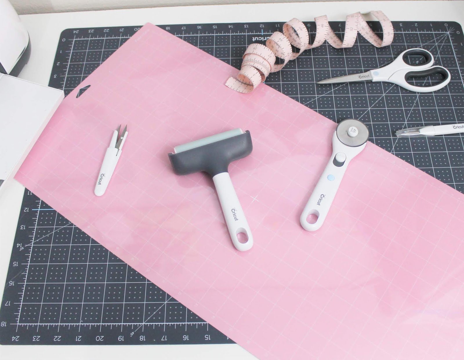 Cricut Rotary Blade Kit for the Cricut Maker for Cutting Fabrics - Genine  Cricut