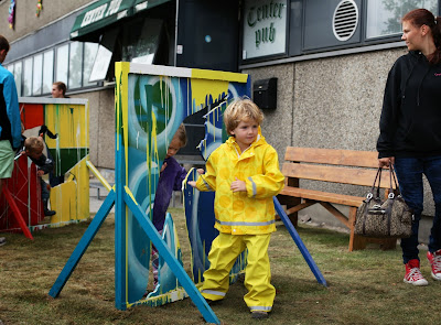 Allemandsliv, art installation, Hvidovrevejs Butikstorv, artist Karoline H Larsen