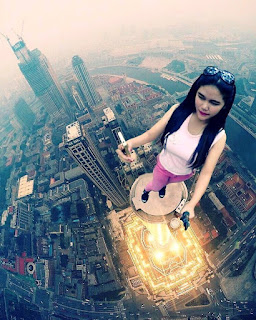 Yuk, Edit Foto Selfie Di Atas Gedung Tinggi yang Ngeri Seperti Ini, Gampang Kok!