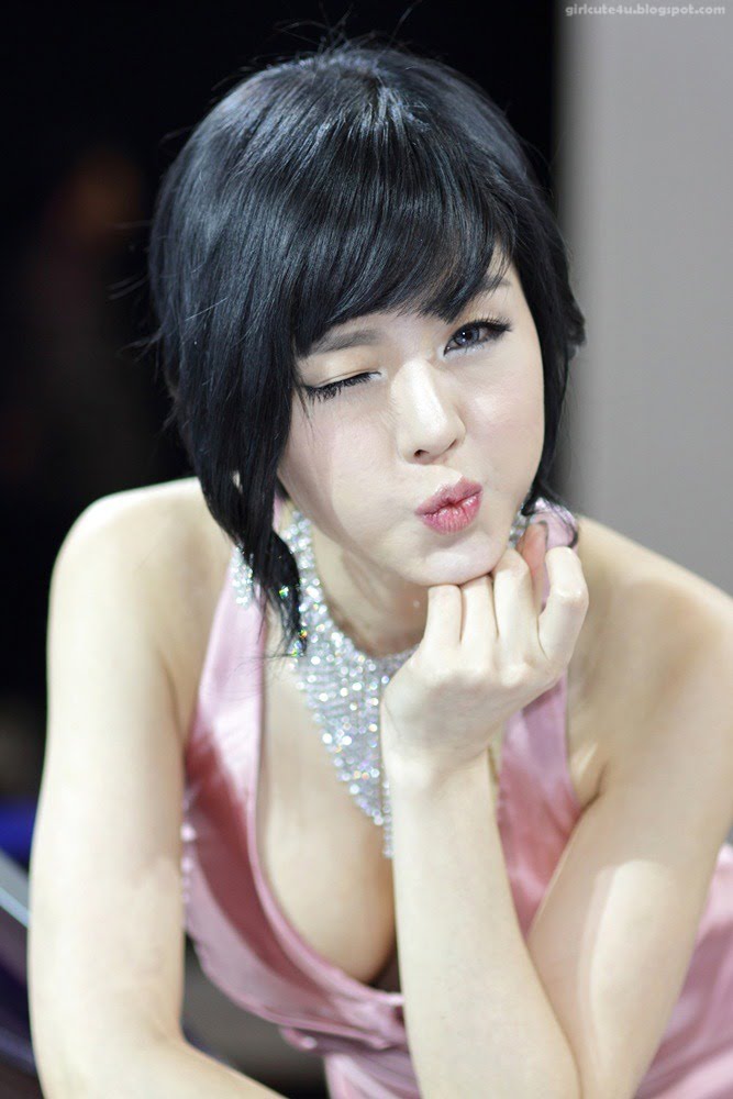 SMS 2011 Hwang Mi Hee Rose Dress