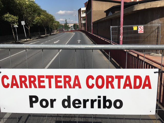 Cartel de corte de tráfico en la carretera hacia Trapagaran