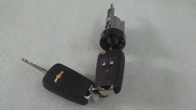 Bộ chìa khóa có điều khiển xe Spark M300 chính hãng GM