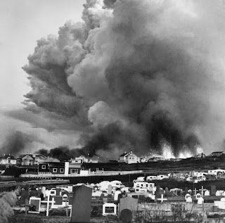 Fotografía erupción volcánica del cono Eldfell en Islandia - 1973