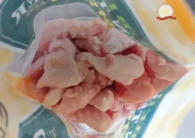 포장을-뜯어서-닭안심-내용물이-보이는-사진