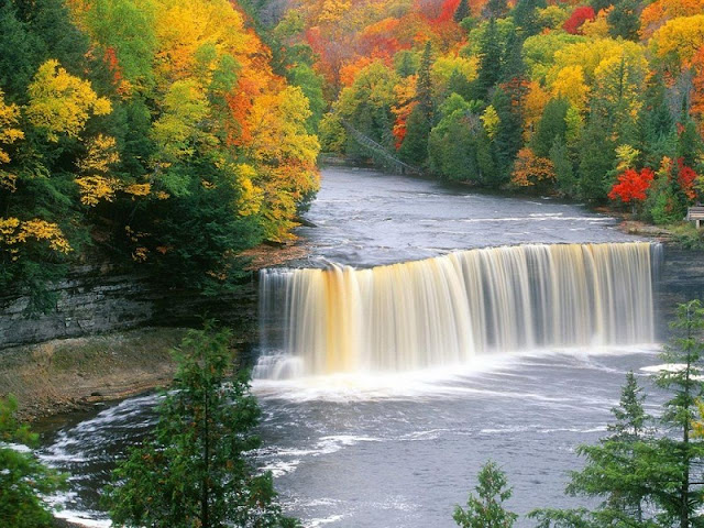 Paisaje hermoso de cascada