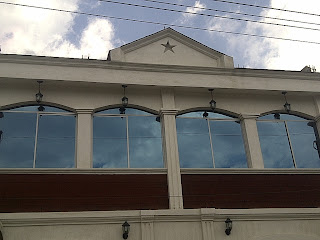 <img src="puertas-ventanas-balcones-portones-persianas-vistas generales.jpg" alt="vistas generales de puertas ventanas balcones portones persianas para casas"> 