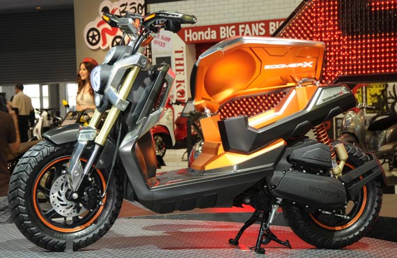 Honda New Zoomer-X baru-baru ini di pamerkan di Jakarta Motorcycle  title=