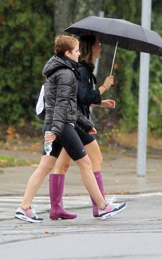 Harry Potter star Emma Watson looks set for another gym workout with friends