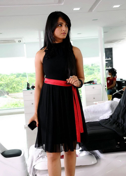 anushka in black latest photos