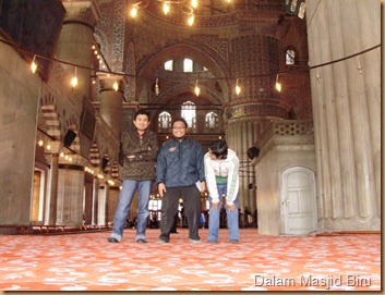 Dalam Masjid Biru