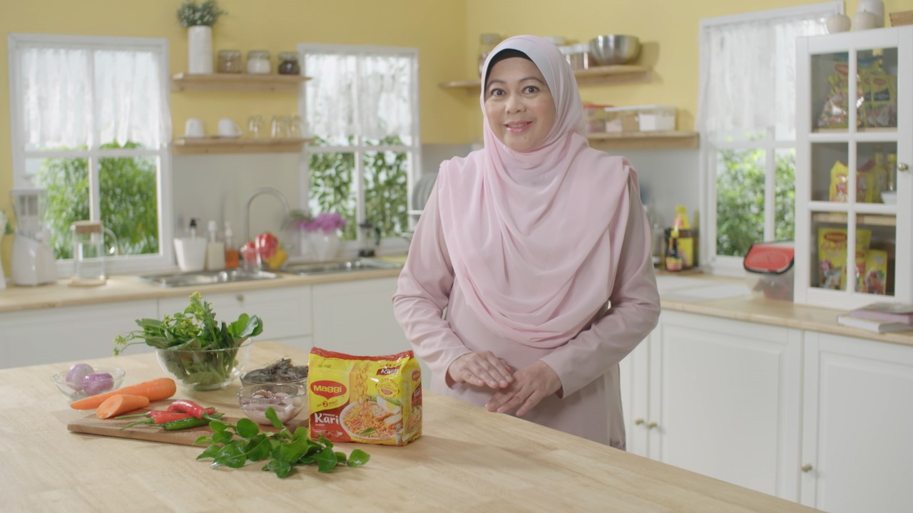 Video dan Resepi MI MAGGI Kari Goreng Azie Kitchen - Azie ...