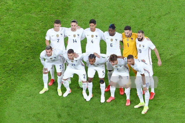 SELECCIÓN DE FRANCIA. Temporada 2021-22. Benjamin Pavard, Adrien Rabiot, Raphaël Varane, Paul Pogba, Hugo Lloris, Karim Benzema. Theo Hernández, Lucas Hernández, Jules Koundé, Antoine Griezmann, Kylian Mbappé. SELECCIÓN DE BÉLGICA 2 SELECCIÓN DE FRANCIA 3. 07/10/2021. Liga de Naciones de la UEFA 2021, semifinal. Turín, Italia, Juventus Stadium. GOLES: 1-0: 37’, Yannick Carrasco. 2-0: 40’, Romelu Lukaku. 2-1: 62’, Karim Benzema. 2-2: 69’, Kylian Mbappé, de penalti. 2-3: 90’, Theo Hernández.