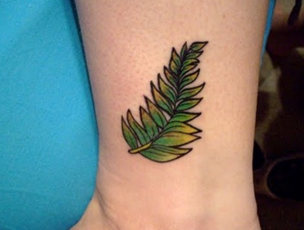 Tatuagens femininas de folhas 