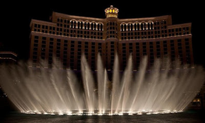 The Bellagio Casino Fountain Show Seen On    www.coolpicturegallery.net