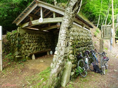 佐々里峠をこえる