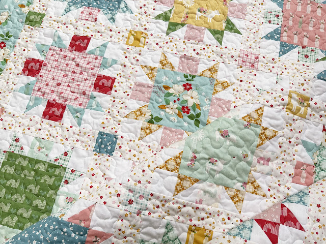 A Bit of Scrap Stuff Blog #TwinkleQuilt #ABitofScrapStuff #SweetAcresFabric #RileyBlakeDesigns #Quilt